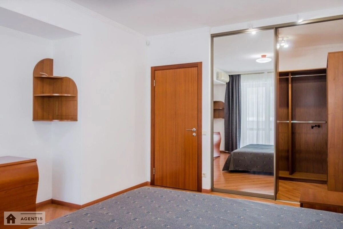 Здам квартиру. 3 rooms, 130 m², 3rd floor/10 floors. Дмитрівська, Київ. 