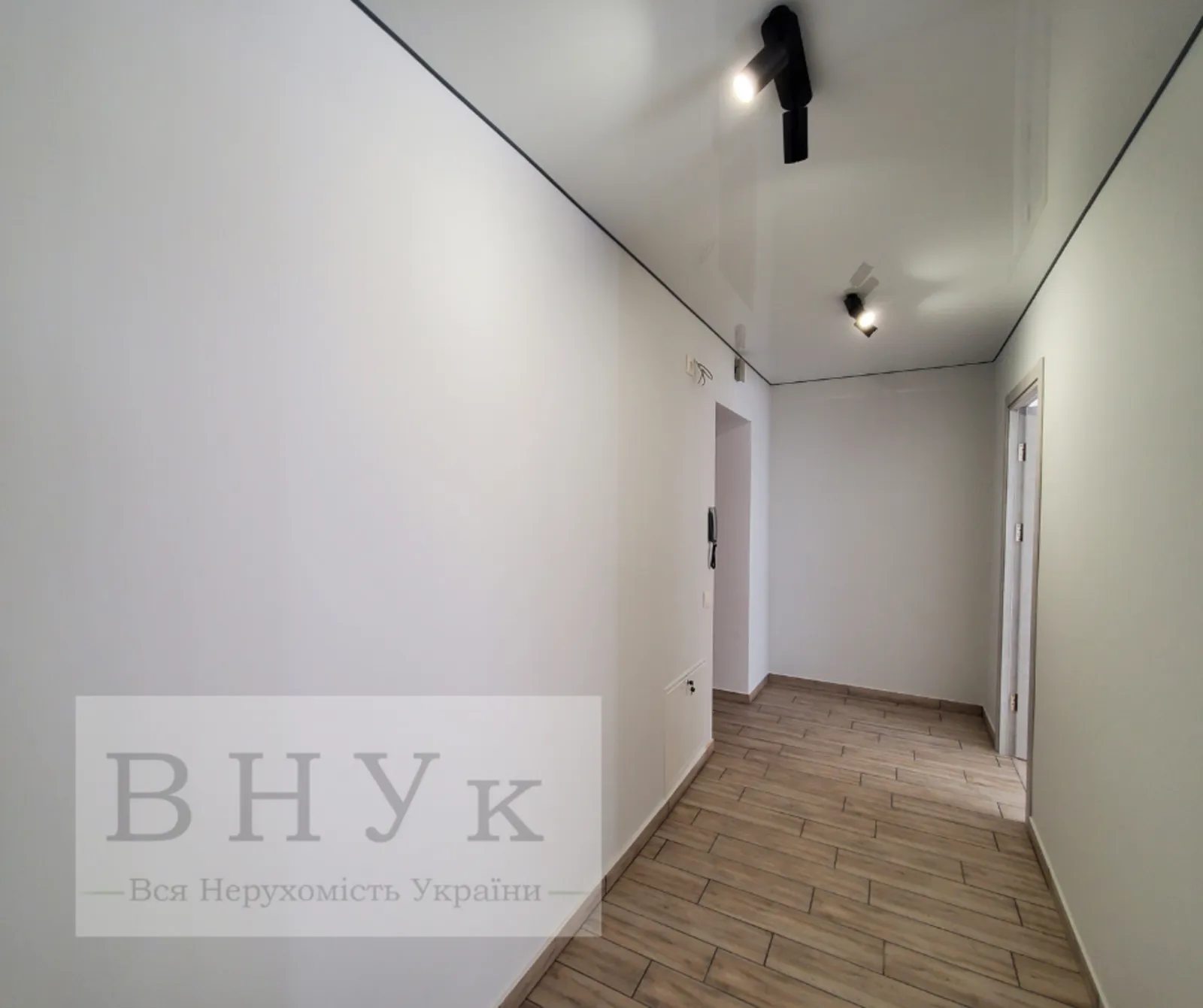 Apartments for sale. 1 room, 45 m², 1st floor/10 floors. Tarnavskoho , Ternopil. 