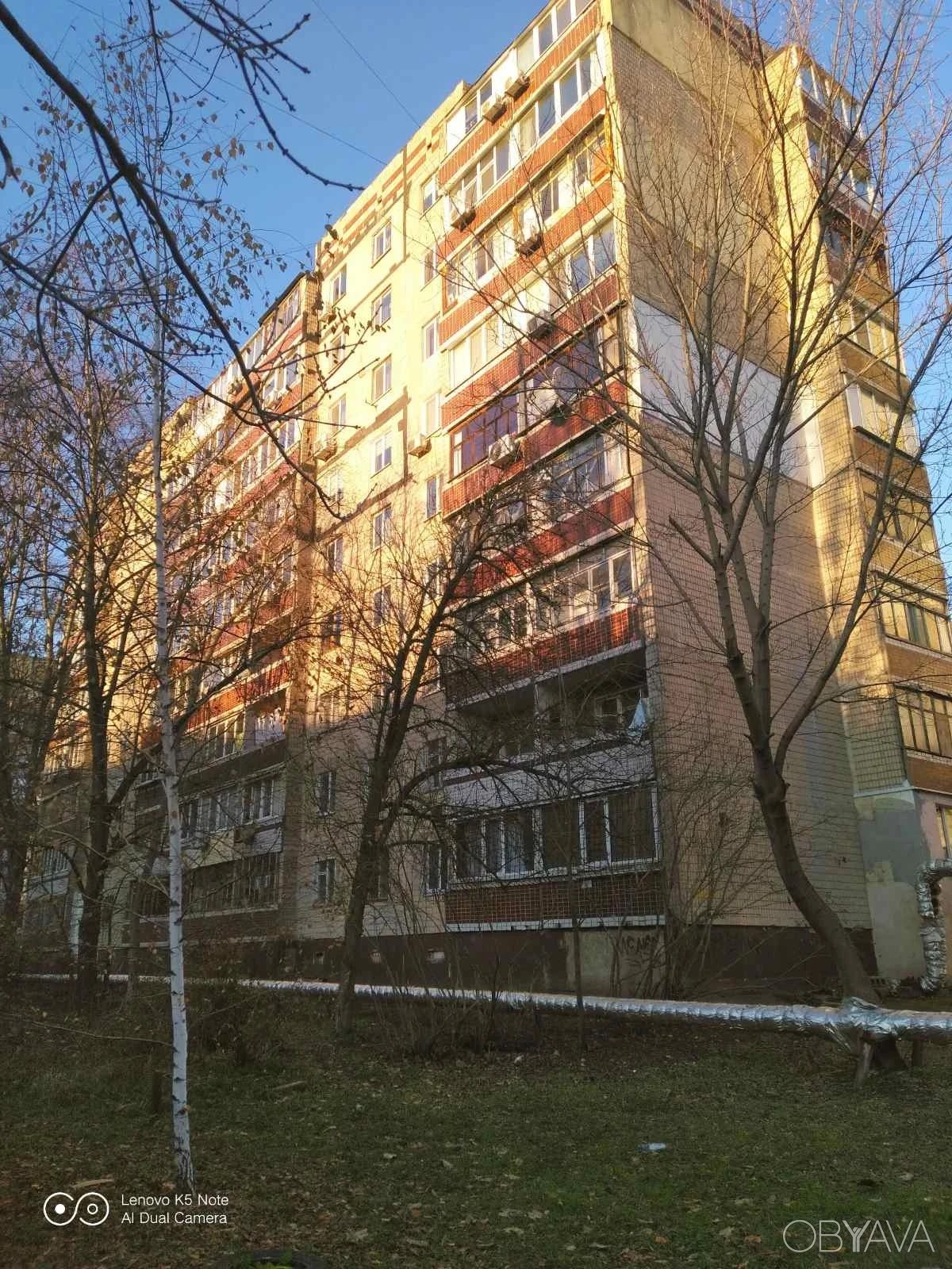 Apartments for sale. 5 rooms, 99 m², 1st floor/9 floors. Topol 3, Dnipro. 