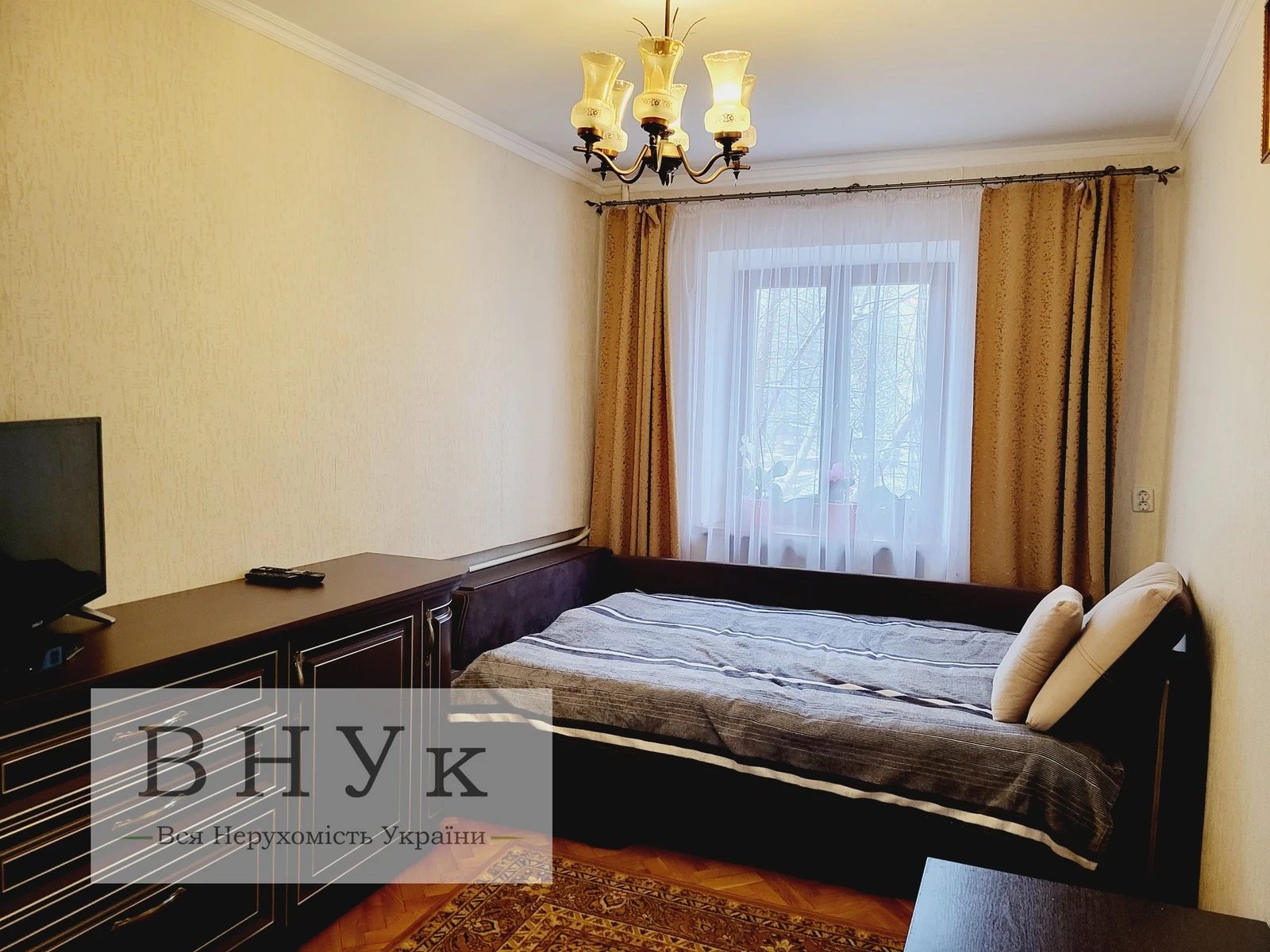 Apartments for sale. 2 rooms, 45 m², 2nd floor/4 floors. Zamkova vul., Ternopil. 