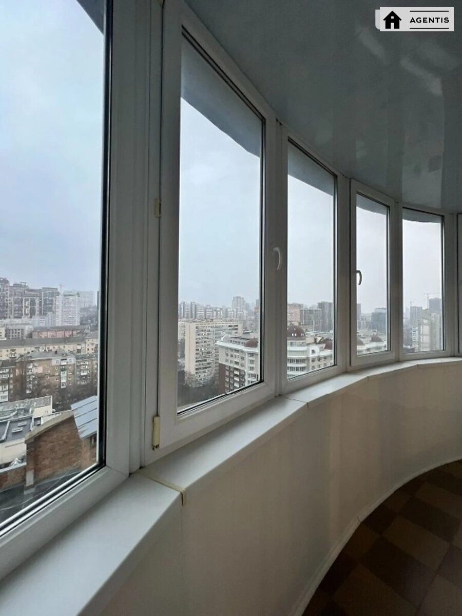 Сдам квартиру. 3 rooms, 190 m², 19 floor/19 floors. 140, Антоновича вул. (Горького), Киев. 