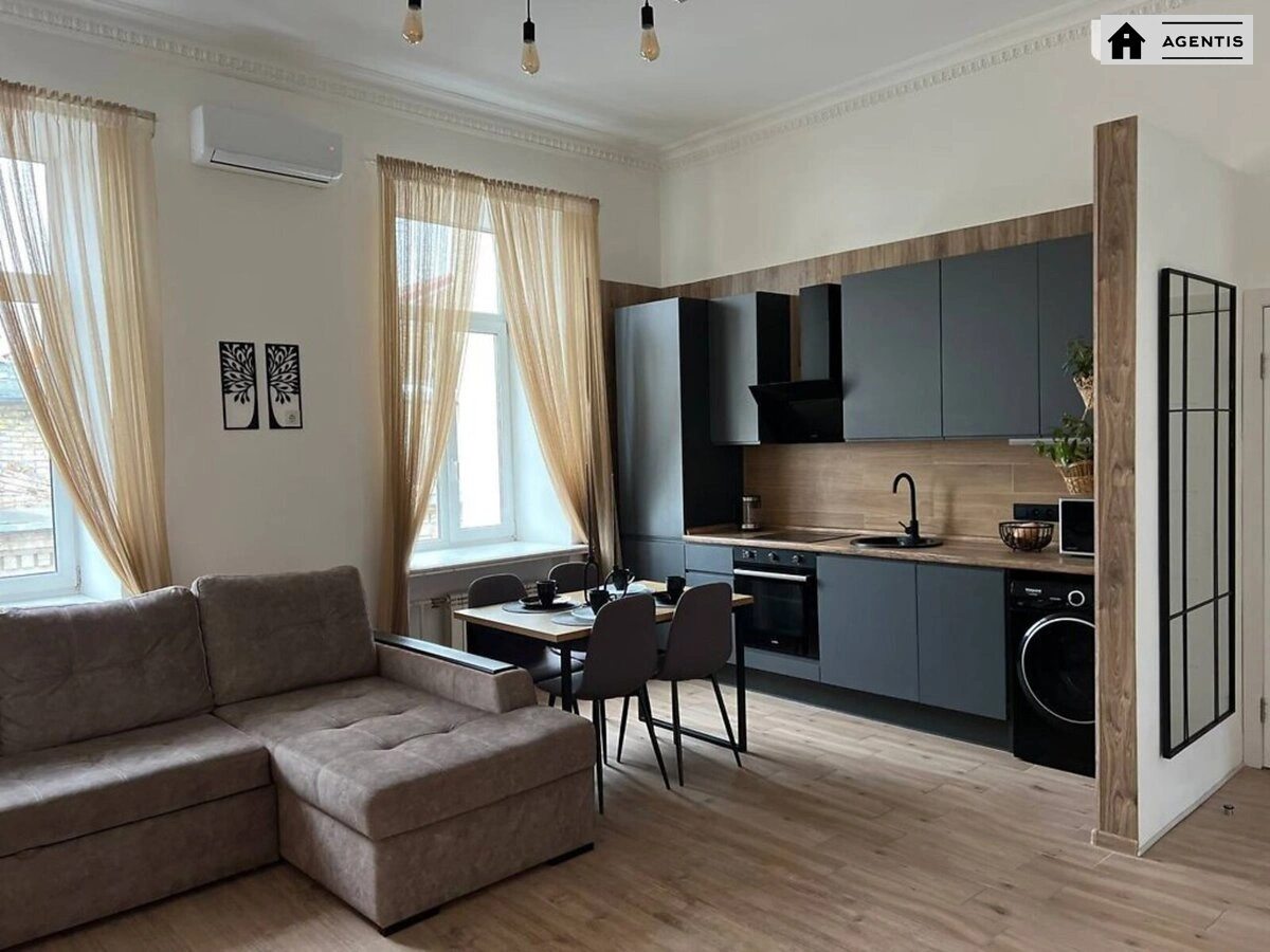 Сдам квартиру. 4 rooms, 230 m², 4th floor/4 floors. 1, Константиновская 1, Киев. 