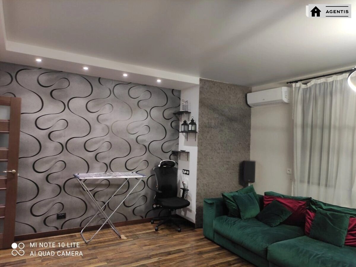 Сдам квартиру. 2 rooms, 70 m², 3rd floor/13 floors. 38, Драгоманова 38, Киев. 