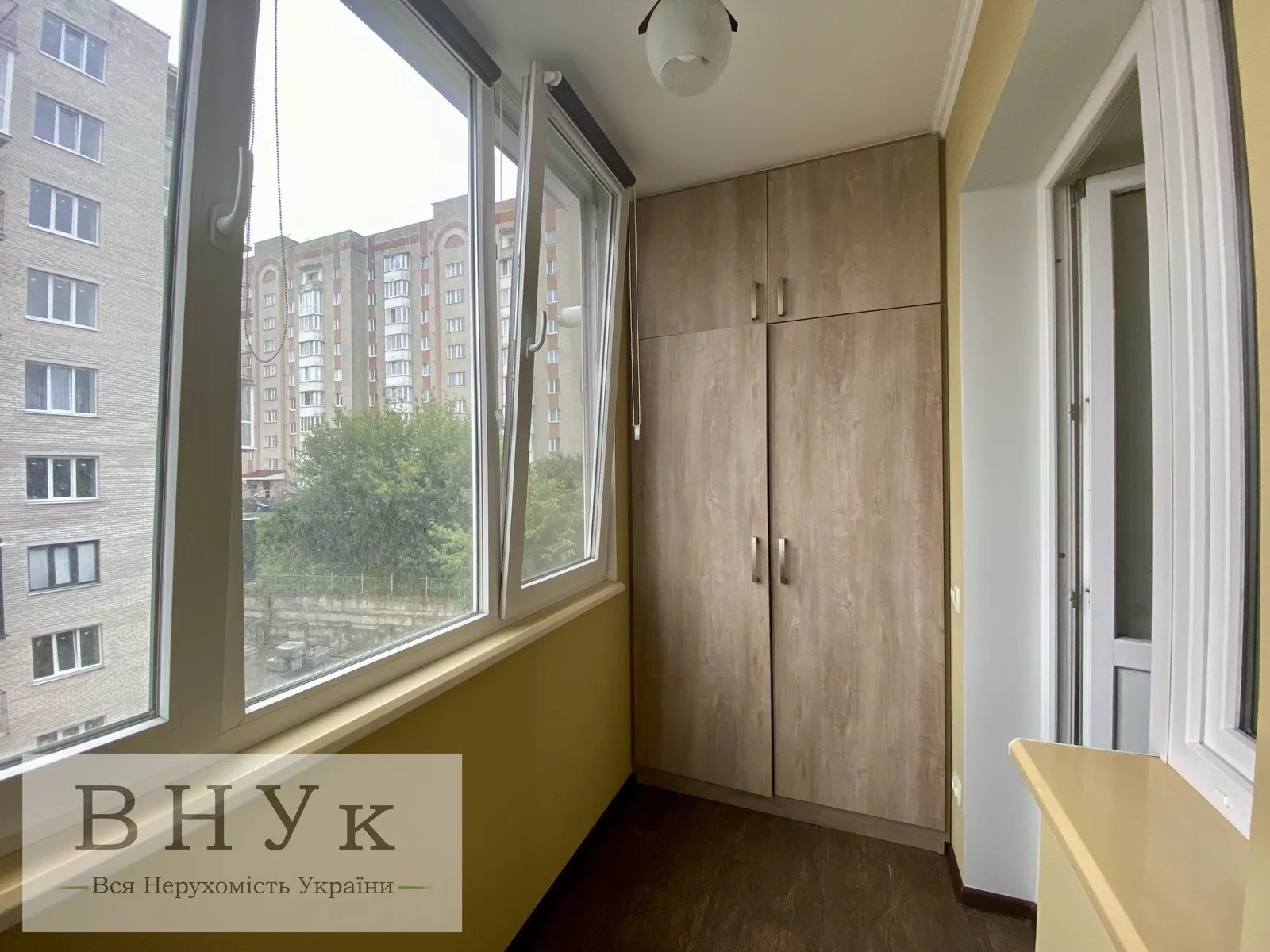 Apartments for sale. 3 rooms, 72 m², 4th floor/9 floors. Luchakivskoho vul., Ternopil. 