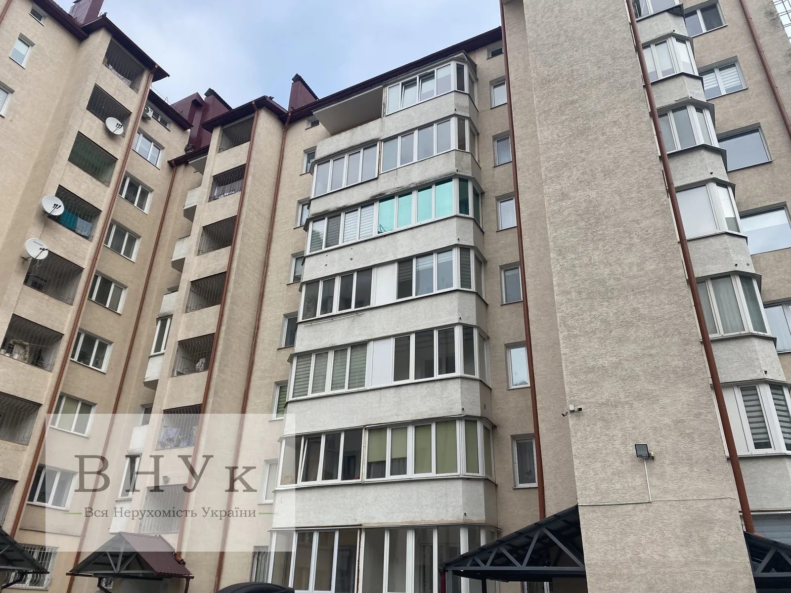 Apartments for sale. 3 rooms, 72 m², 4th floor/9 floors. Luchakivskoho vul., Ternopil. 