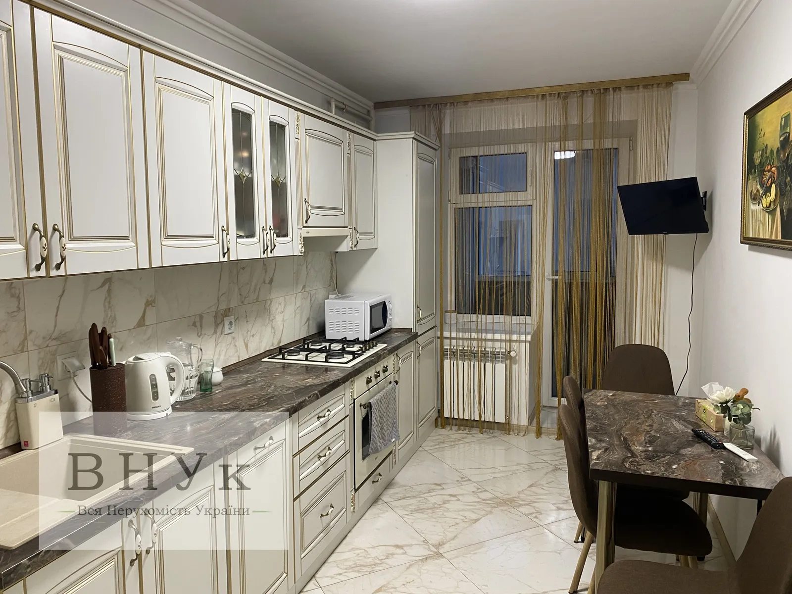Apartments for sale. 2 rooms, 64 m², 2nd floor/9 floors. Krushelnytskoyi S. vul., Ternopil. 