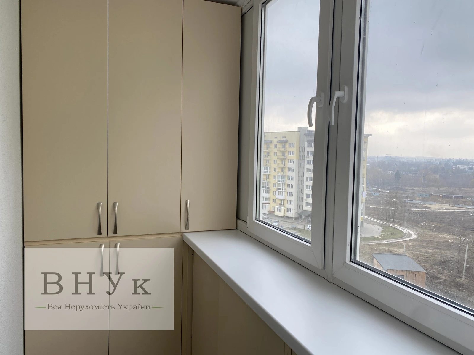 Apartments for sale. 1 room, 40 m², 6th floor/10 floors. Yaremy , Ternopil. 