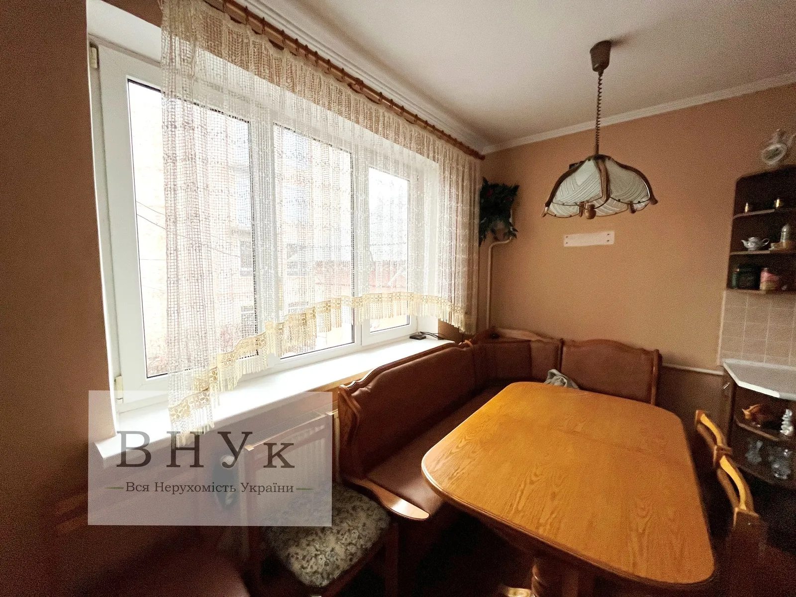 Apartments for sale 3 rooms, 75 m², 1st fl./2 floors. Vahylevycha vul., Ternopil. 