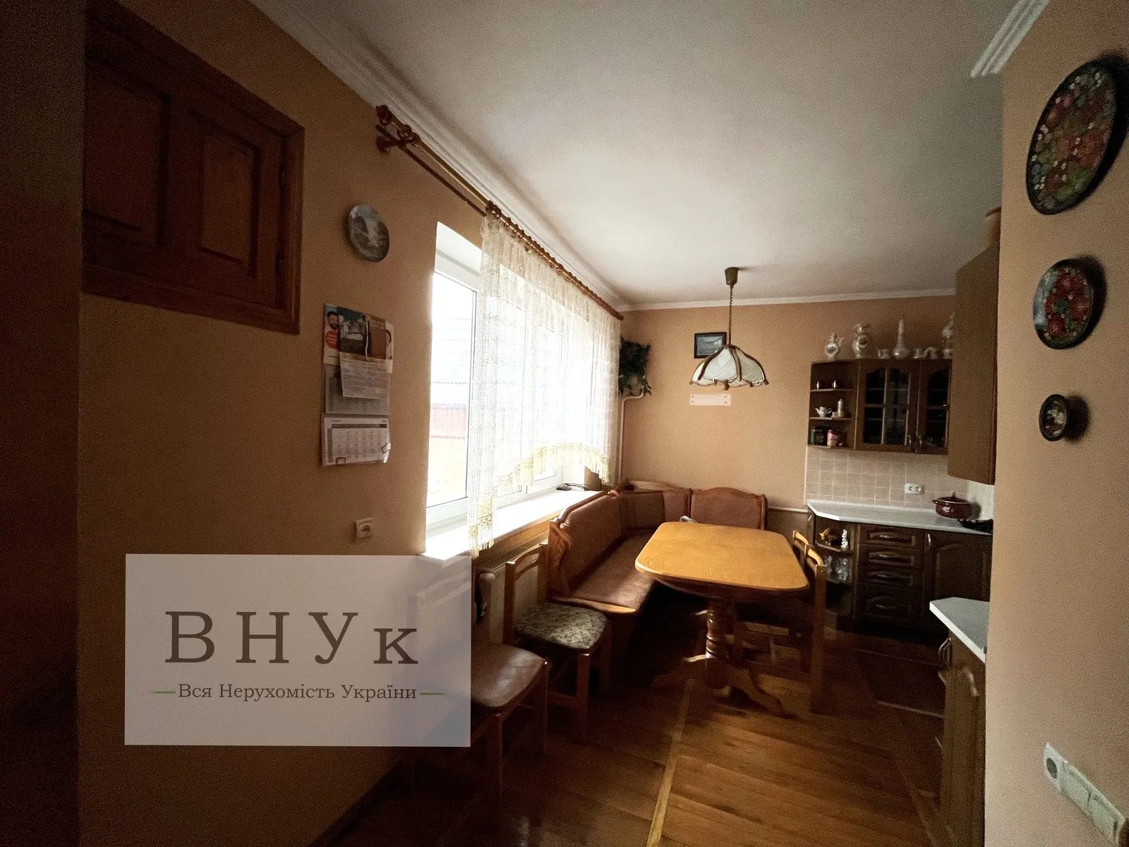 Apartments for sale 3 rooms, 75 m², 1st fl./2 floors. Vahylevycha vul., Ternopil. 