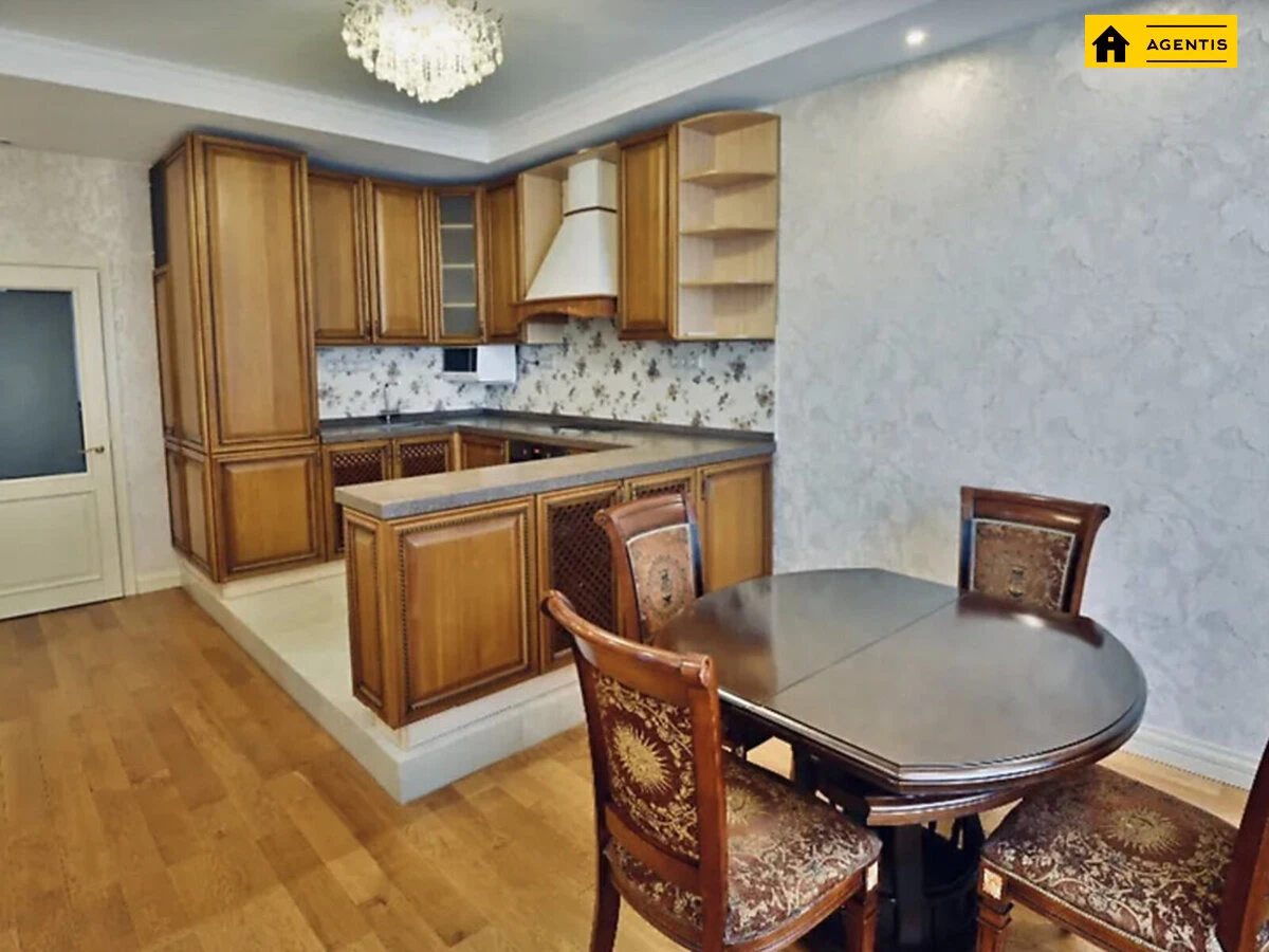 Apartment for rent. 3 rooms, 175 m², 4th floor/4 floors. 7, Lesi Ukrayinky 7, Kyiv. 