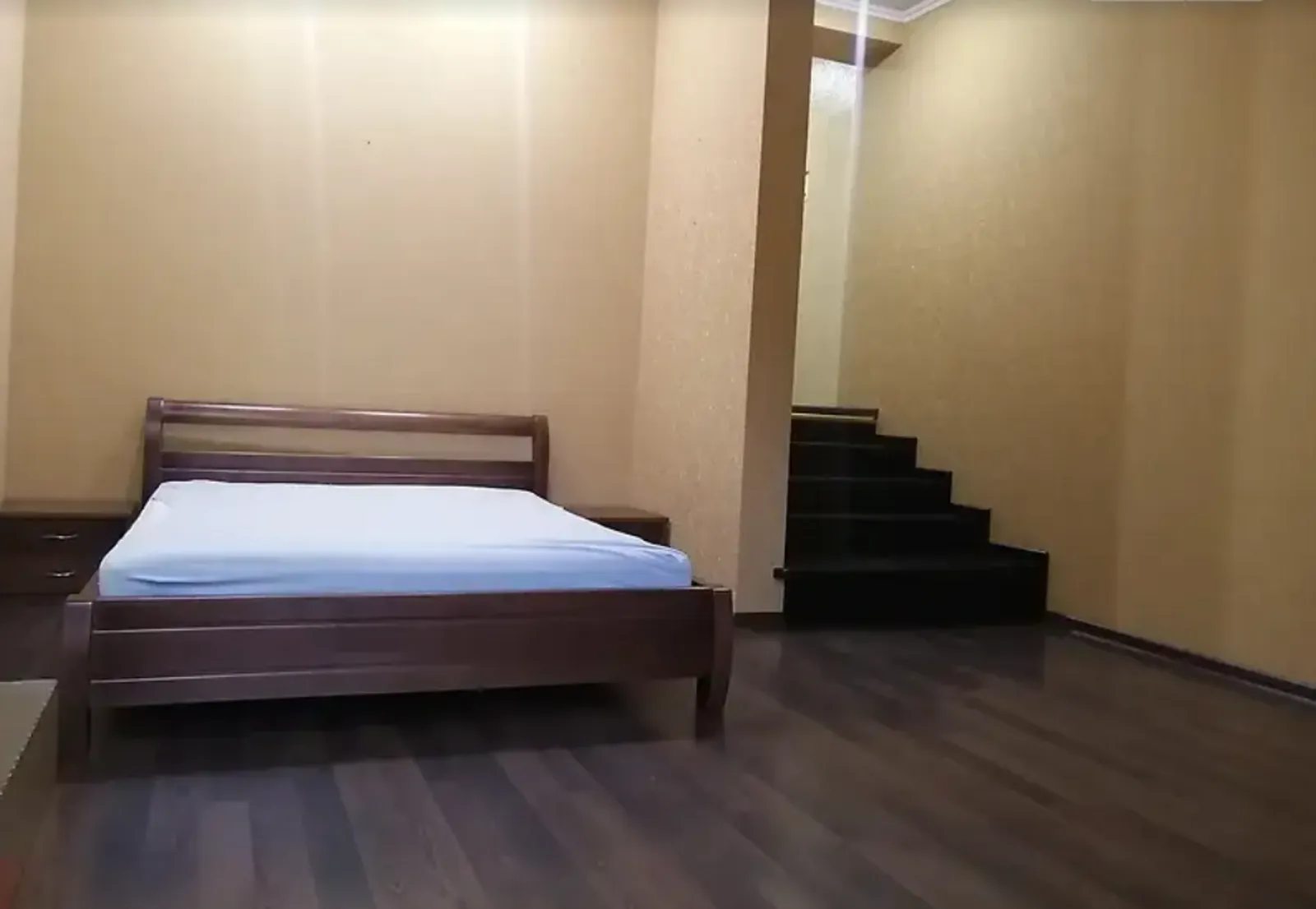 Apartments for sale. 2 rooms, 62 m², 3rd floor/3 floors. Vilkhova vul., Ternopil. 