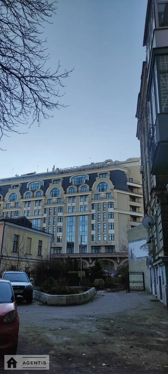 Сдам квартиру. 5 rooms, 230 m², 3rd floor/5 floors. 1, Десятинная 1, Киев. 