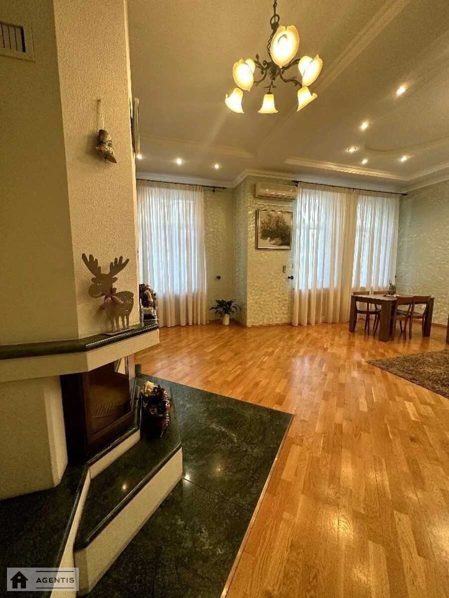 Сдам квартиру. 5 rooms, 230 m², 3rd floor/5 floors. 1, Десятинная 1, Киев. 