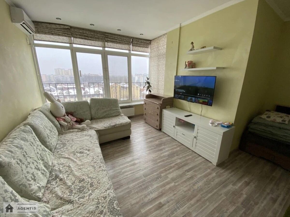 Сдам квартиру. 2 rooms, 70 m², 8th floor/10 floors. 12, Молодіжна , Вишневое. 
