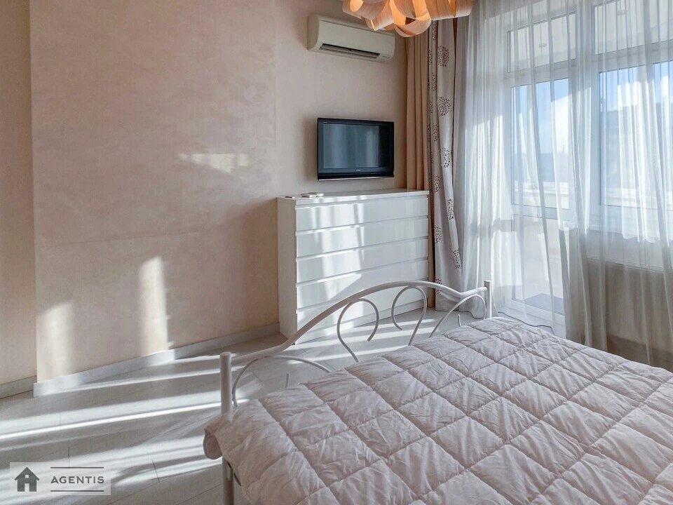 Сдам квартиру. 5 rooms, 240 m², 17 floor/25 floors. 1, Никольско-Слободская 1, Киев. 