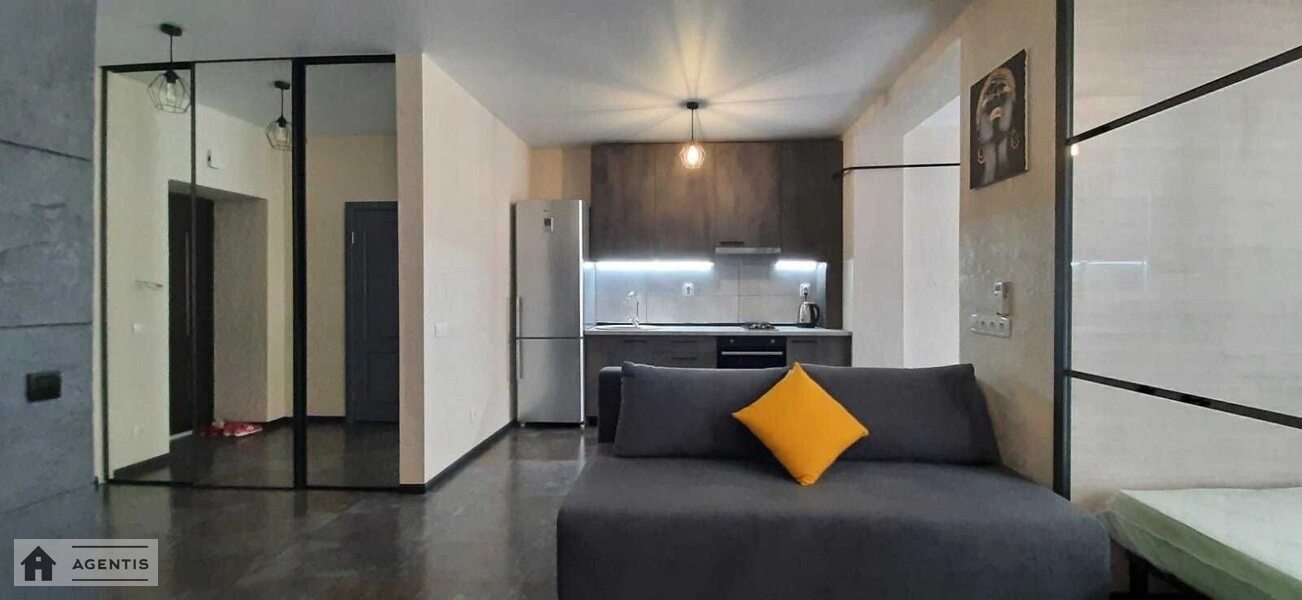 Apartment for rent. 1 room, 62 m², 2nd floor/10 floors. Myru pr , Novoselky. 