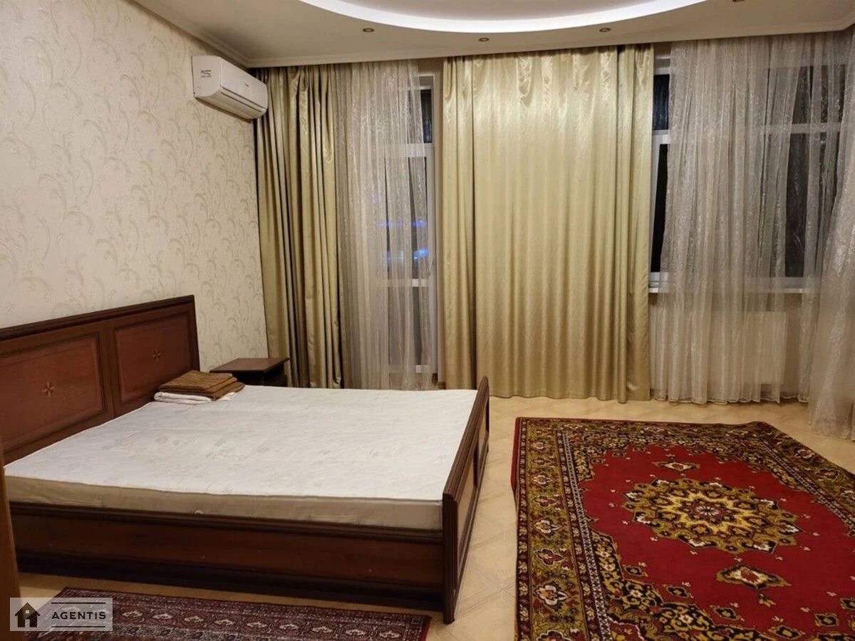 Сдам квартиру. 3 rooms, 128 m², 8th floor/25 floors. 6, Старонаводницкая 6, Киев. 