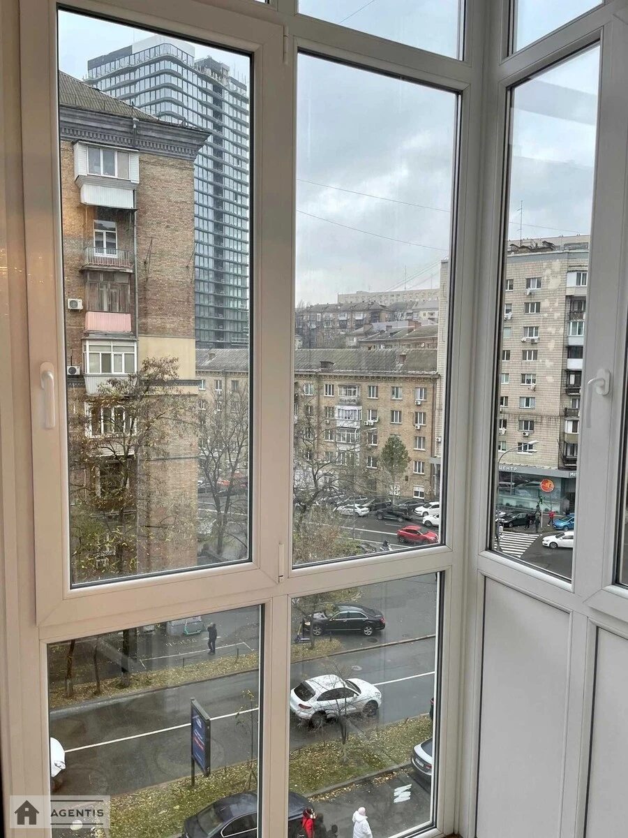 Сдам квартиру. 3 rooms, 75 m², 4th floor/8 floors. 9, Кловский 9, Киев. 