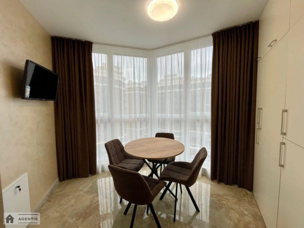 Apartment for rent. 1 room, 38 m², 7th floor/10 floors. Myru , Novoselky. 