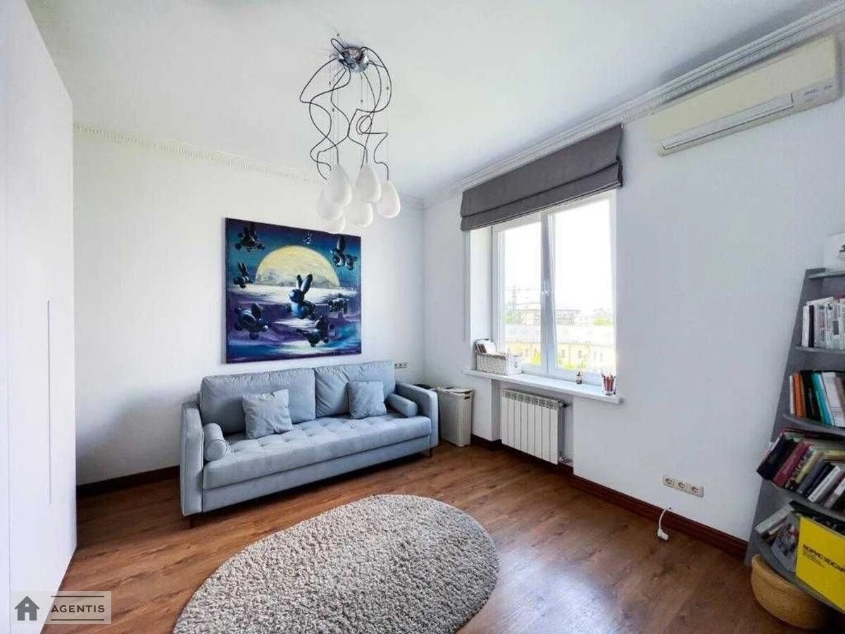 Apartment for rent. 3 rooms, 100 m², 3rd floor/6 floors. Ivana Mazepy vul., Kyiv. 