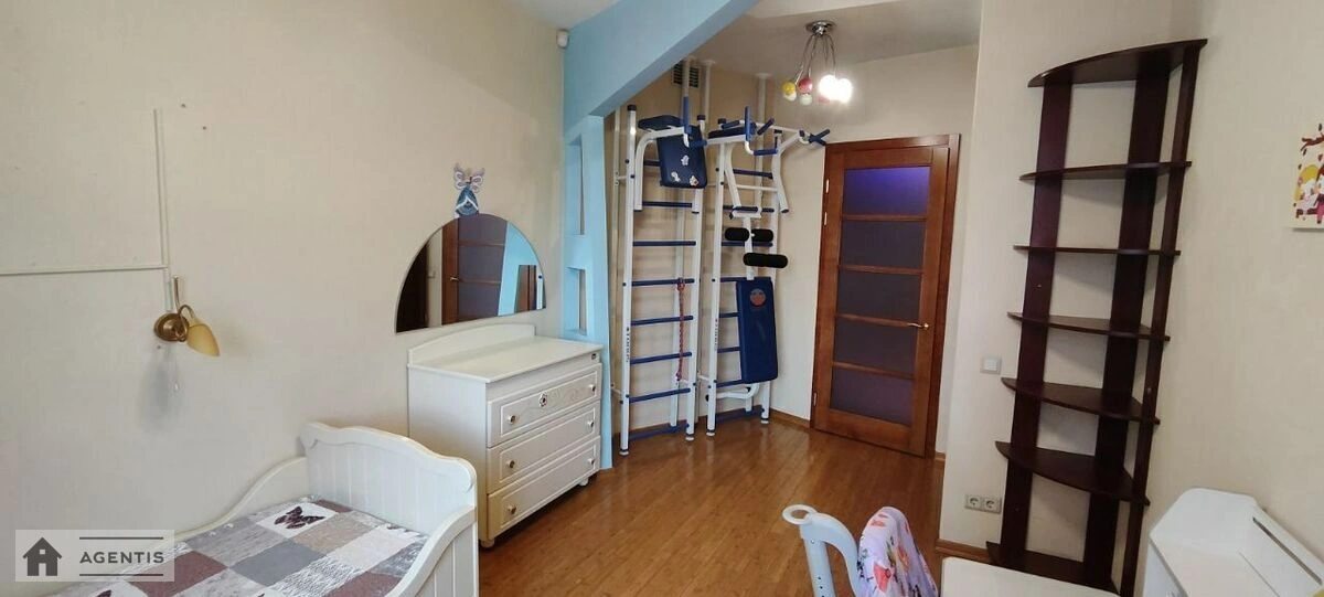 Apartment for rent. 4 rooms, 137 m², 3rd floor/8 floors. 15, Gusovskogo 15, Kyiv. 