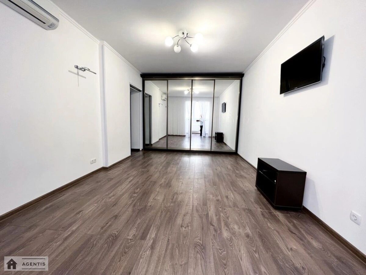 Apartment for rent. 2 rooms, 70 m², 5th floor/10 floors. 4, Boholyubova vul., Sofiyivska Borshchahivka. 
