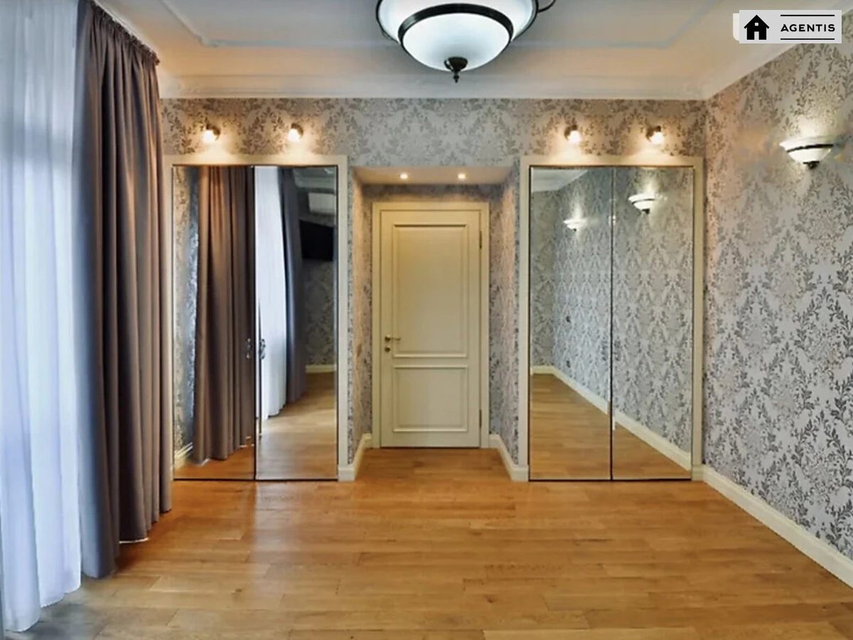 Сдам квартиру. 3 rooms, 175 m², 4th floor/4 floors. 7, Леси Украинки 7, Киев. 