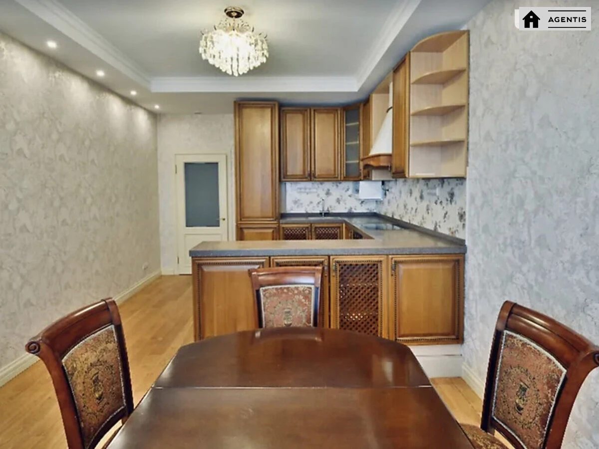 Сдам квартиру. 3 rooms, 175 m², 4th floor/4 floors. 7, Леси Украинки 7, Киев. 