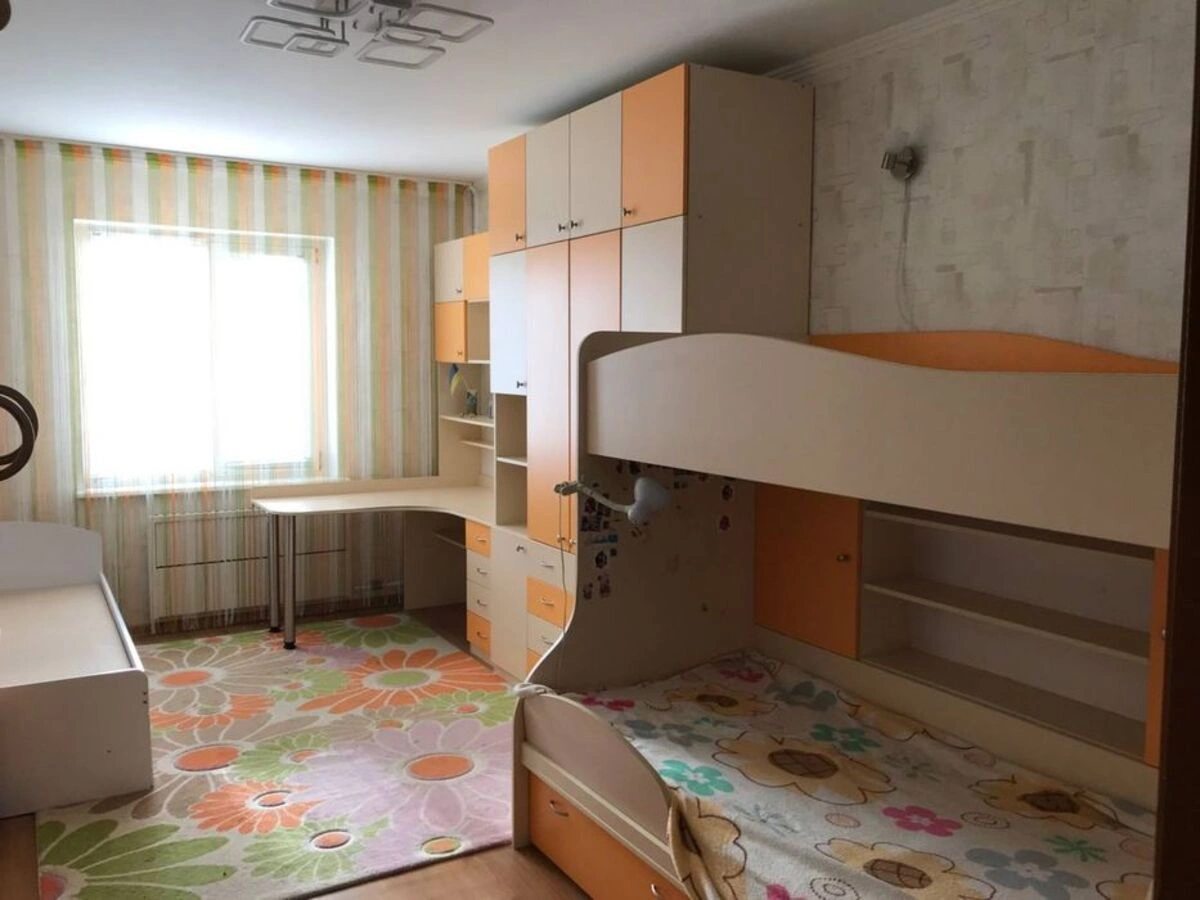 Apartments for sale. 3 rooms, 80 m², 7th floor/10 floors. 22, Svyatoyuriyivska , Vyshneve. 