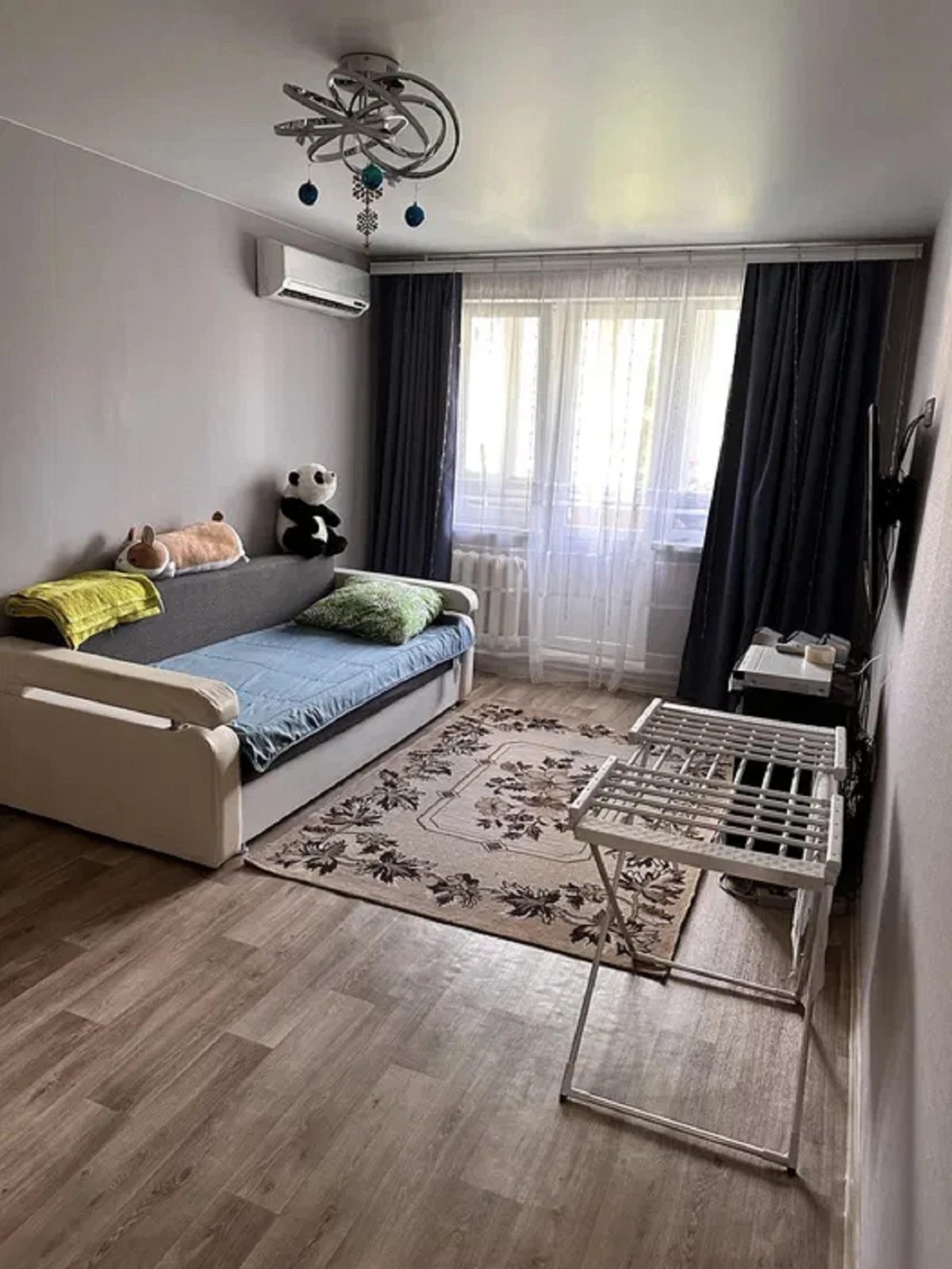Apartments for sale. 3 rooms, 58 m², 4th floor/5 floors. 27, Petrova Henerala ul., Odesa. 