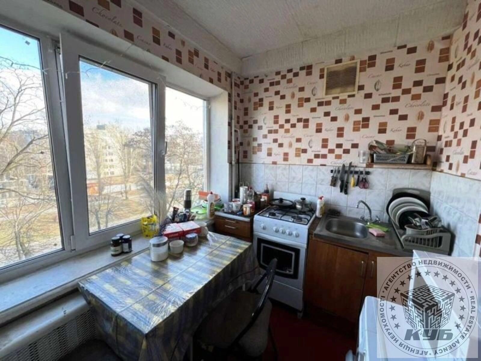 Apartments for sale. 2 rooms, 45 m², 4th floor/5 floors. 1, Geroyiv Kosmosu 1, Kyiv. 