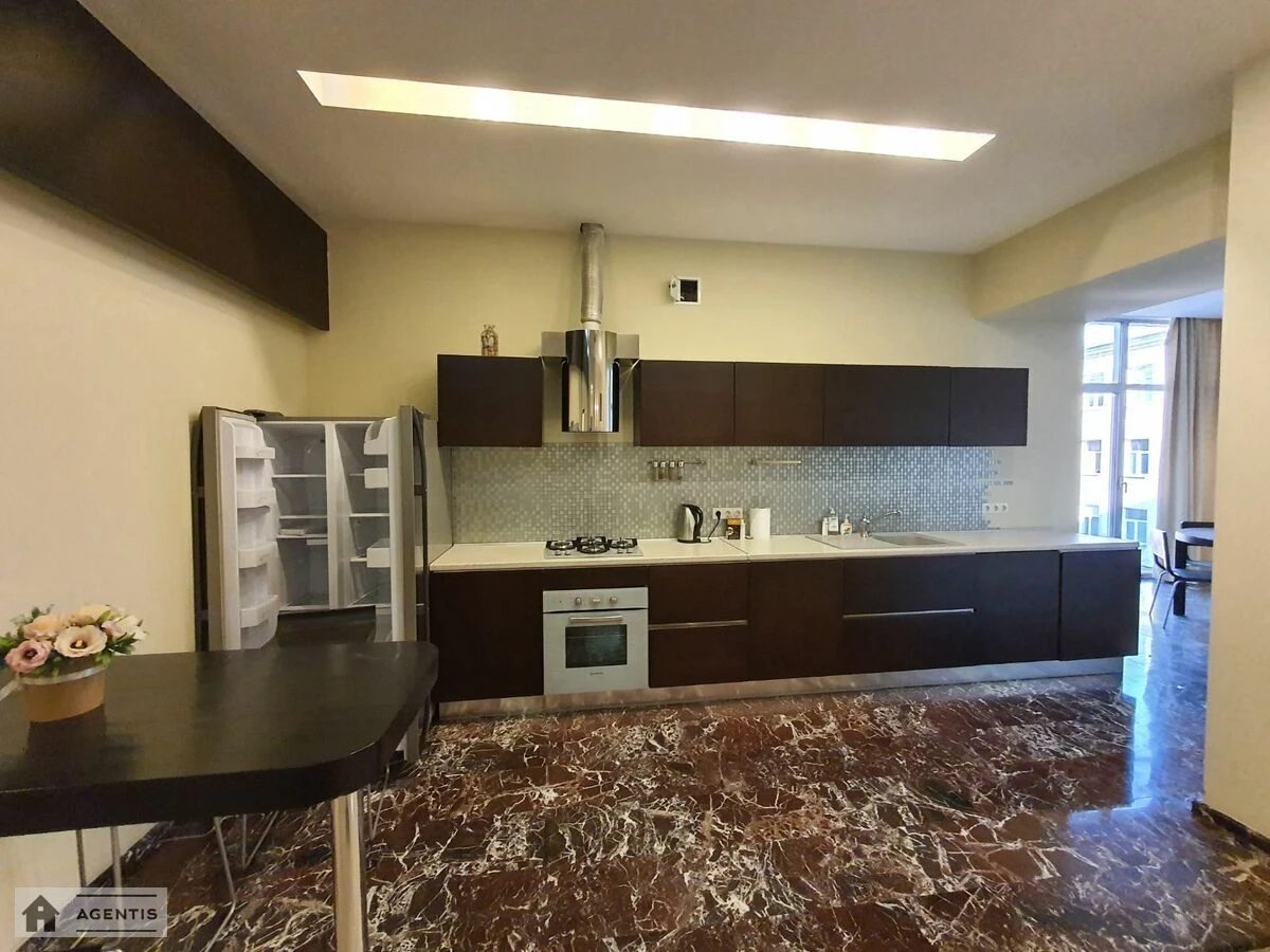 Apartment for rent. 3 rooms, 146 m², 3rd floor/4 floors. 25, Lyuteranska 25, Kyiv. 