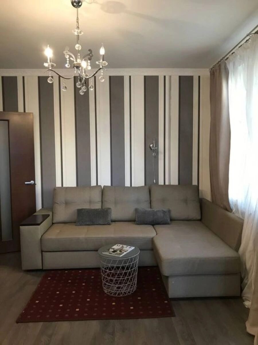 Продаж квартири. 1 room, 50 m², 2nd floor/23 floors. 26, Пр-кт Любомира Гузара , Київ. 