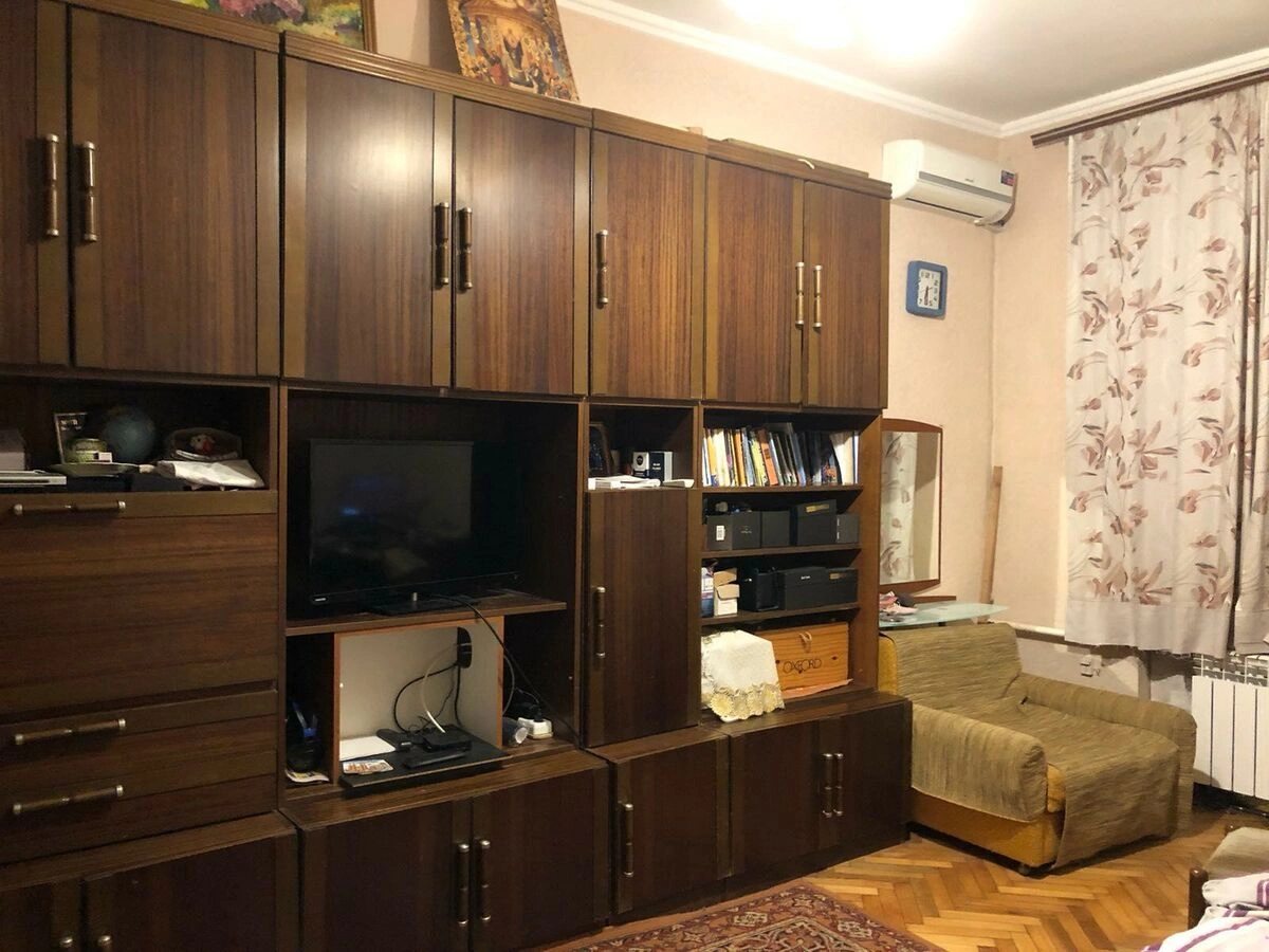 Apartments for sale. 2 rooms, 52 m², 1st floor/5 floors. 5, Dzhokhara Dudayeva , Kyiv. 