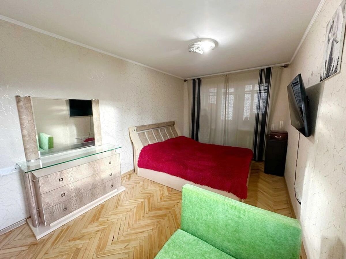 Apartments for sale. 2 rooms, 46 m², 3rd floor/5 floors. 14, M.Dontsya , Kyiv. 