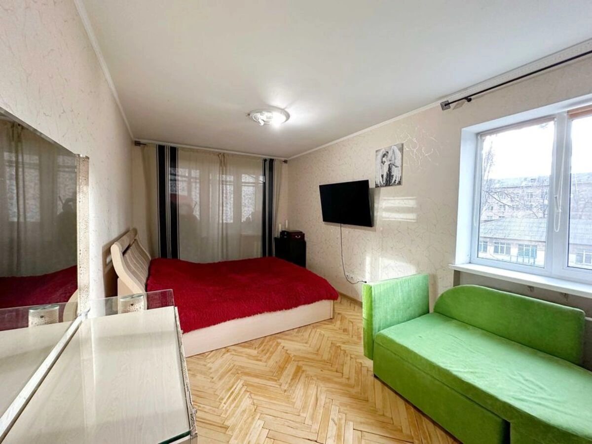 Apartments for sale. 2 rooms, 46 m², 3rd floor/5 floors. 14, M.Dontsya , Kyiv. 