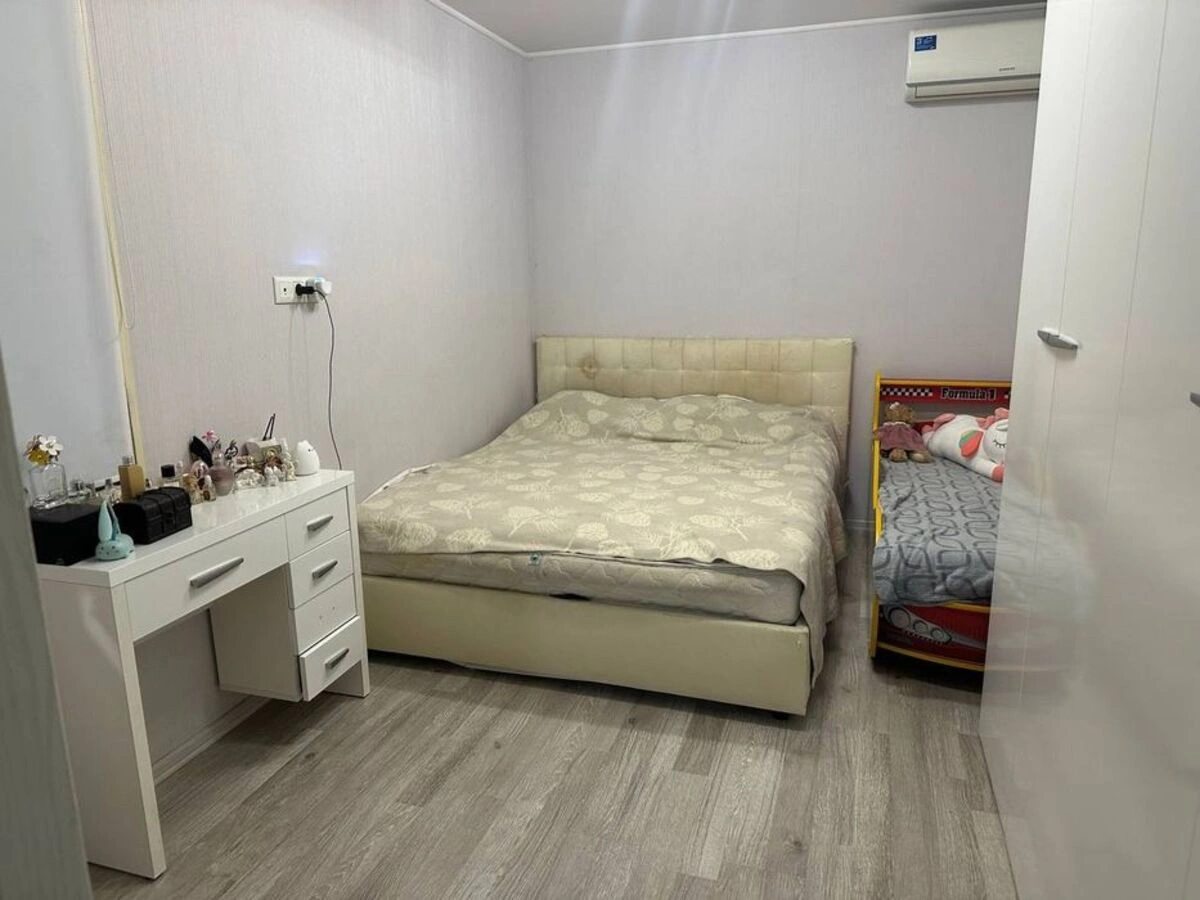 Продаж квартири 2 кімнати, 51 m², 5 пов./9 поверхів. 30, Академіка Глушкова , Київ. 