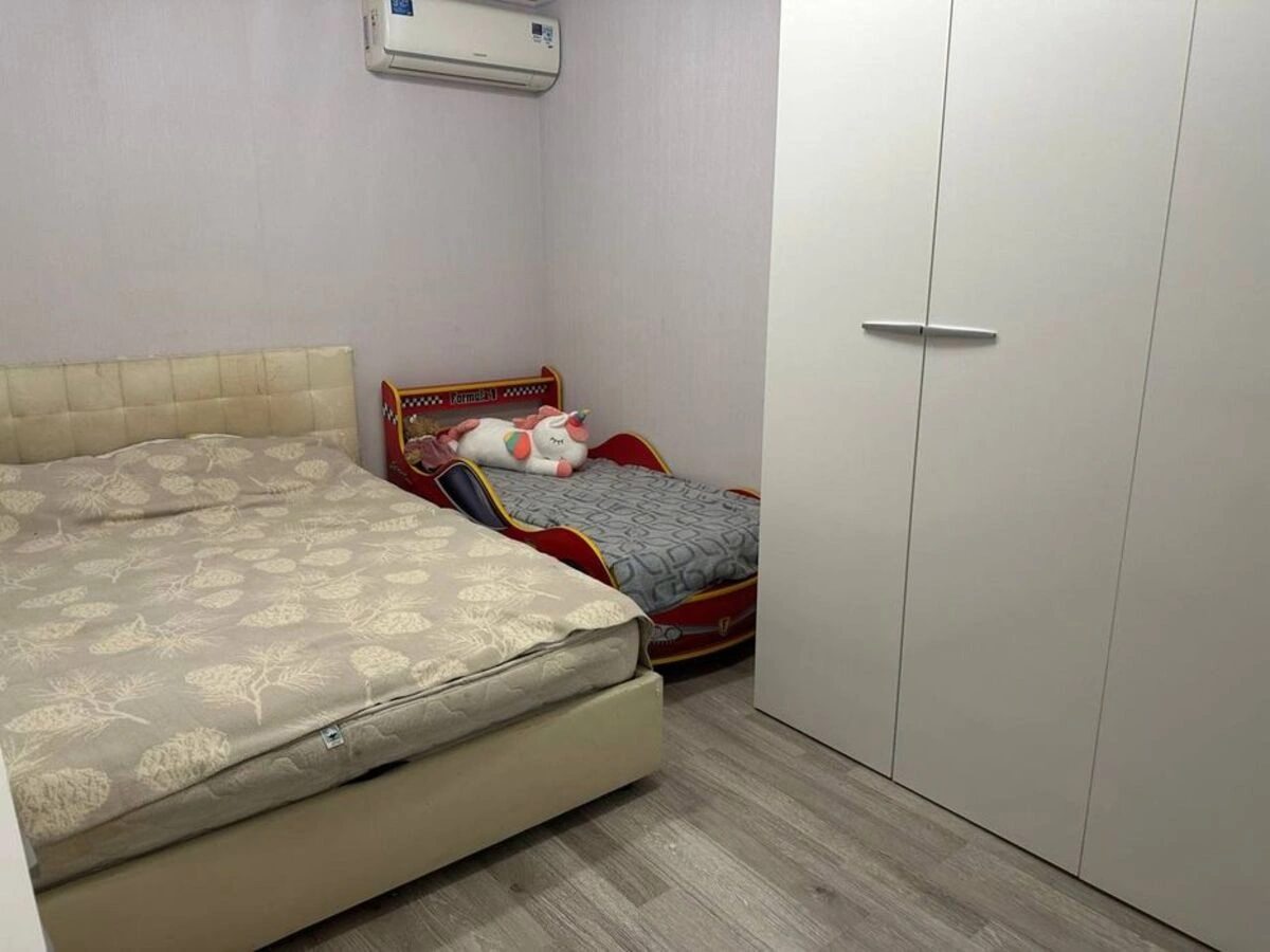 Продаж квартири 2 кімнати, 51 m², 5 пов./9 поверхів. 30, Академіка Глушкова , Київ. 