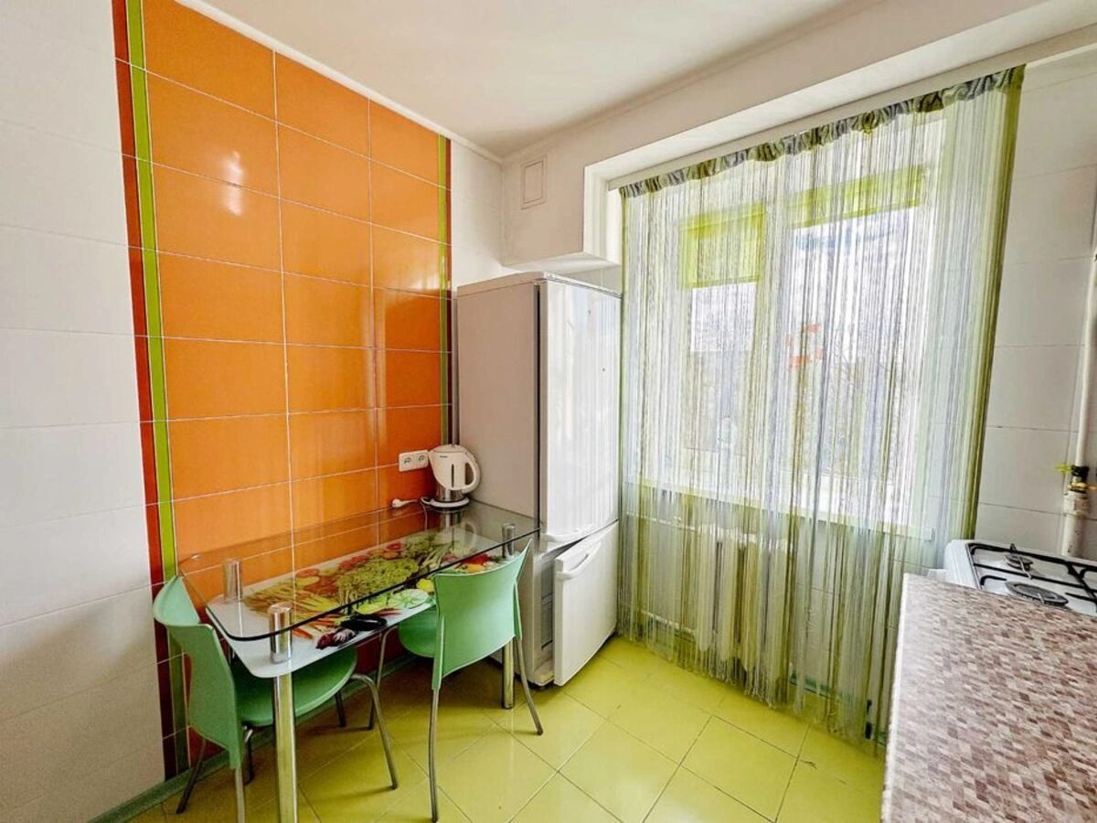 Продаж квартири. 1 room, 31 m², 5th floor/5 floors. 27, Вацлава Гавела , Київ. 