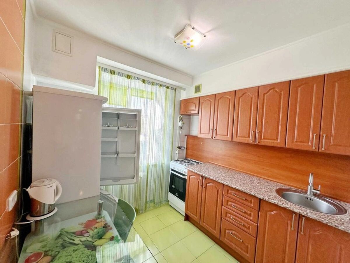 Apartments for sale. 1 room, 31 m², 5th floor/5 floors. 27, Vatslava Havela , Kyiv. 
