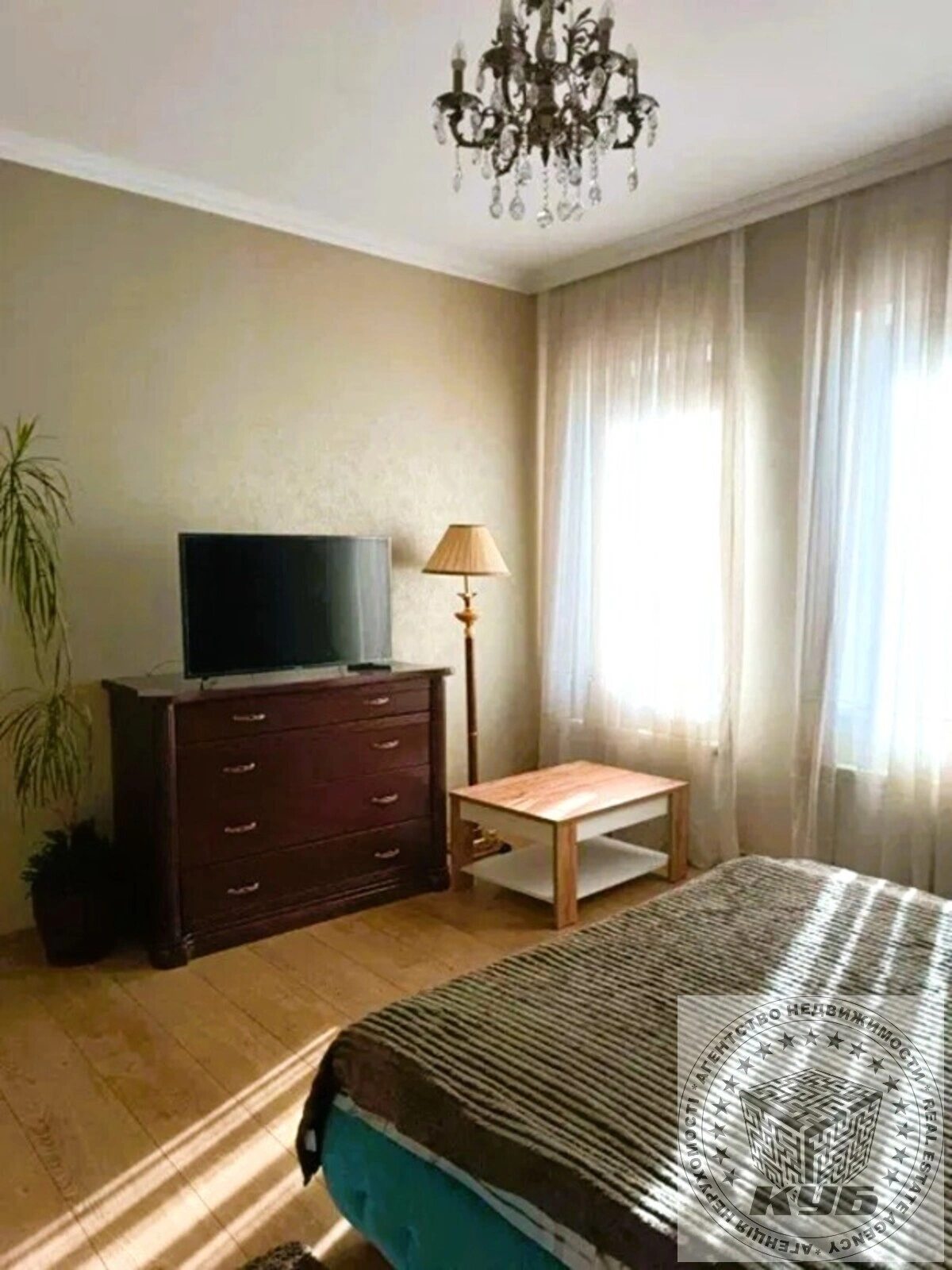 House for sale. 82 m², 2 floors. 30, Bogatyrska 30, Kyiv. 