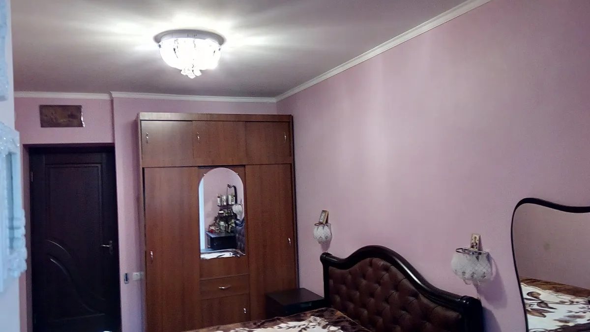 Apartments for sale 3 rooms, 72 m², 1st fl./9 floors. 4, Nebesnoy Sotny prospekt Marshala Zhukova, Odesa. 