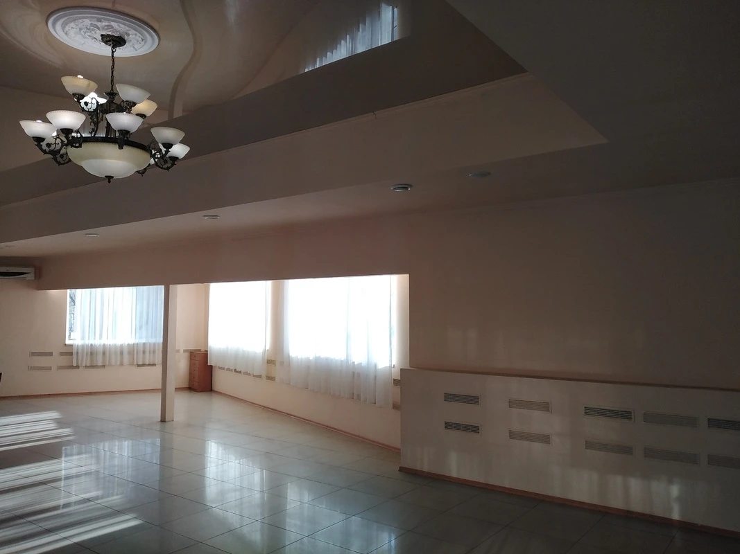 Commercial space for sale. 420 m², 1st floor/1 floor. Malynovskoho Marshala ul., Dnipro. 
