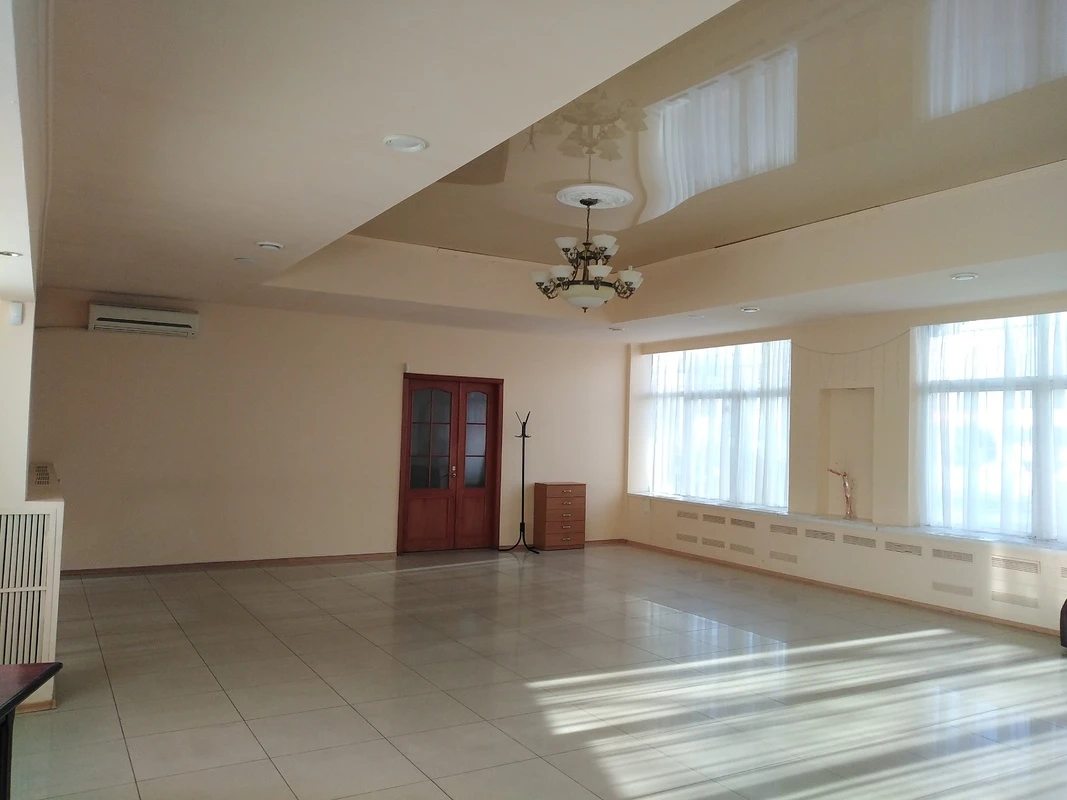 Commercial space for sale. 420 m², 1st floor/1 floor. Malynovskoho Marshala ul., Dnipro. 