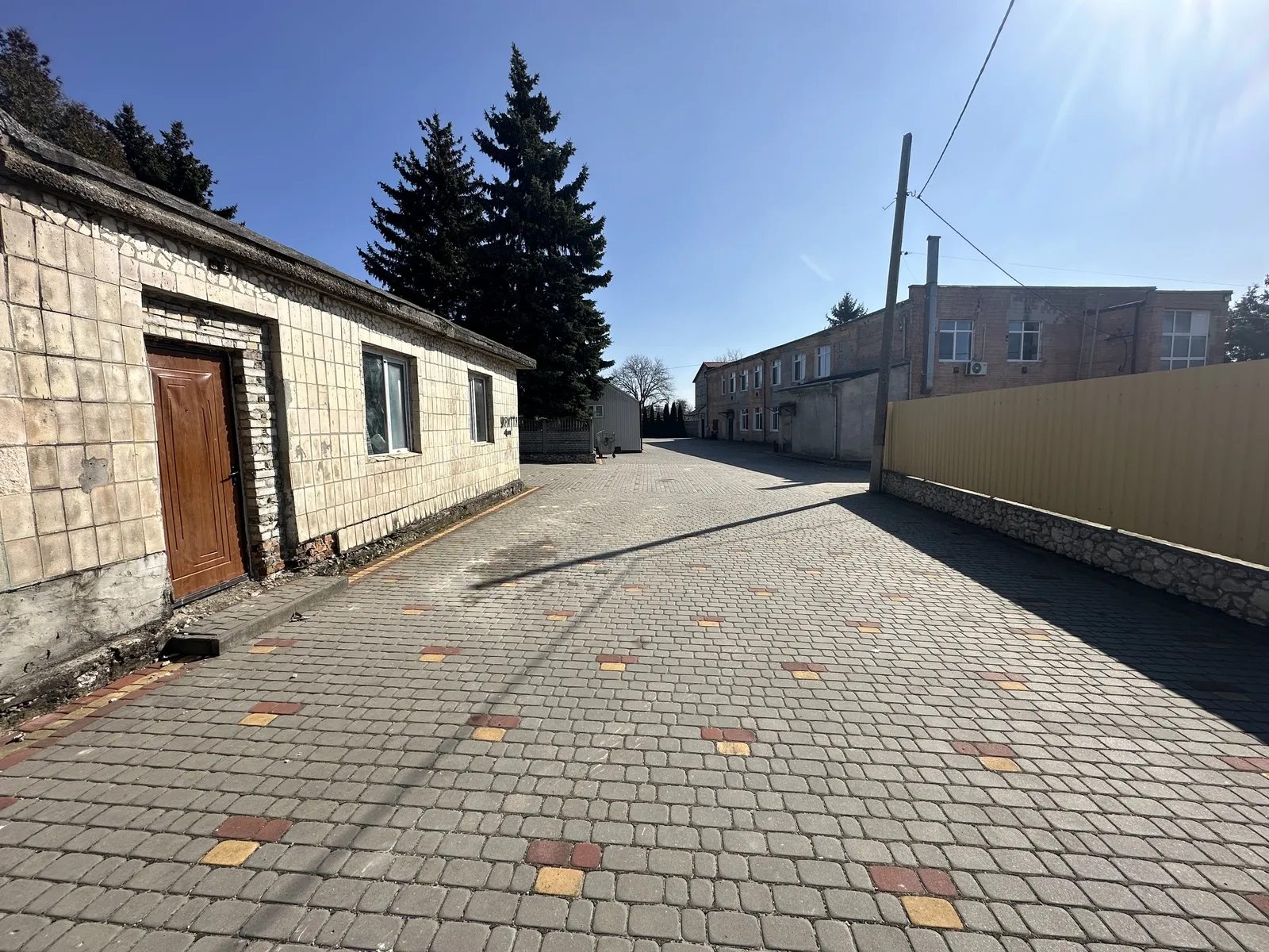 Продам нерухомість під комерцію 1011 m², 1 пов./2 поверхи. 71, Грушевського вул., Великі Бірки. 