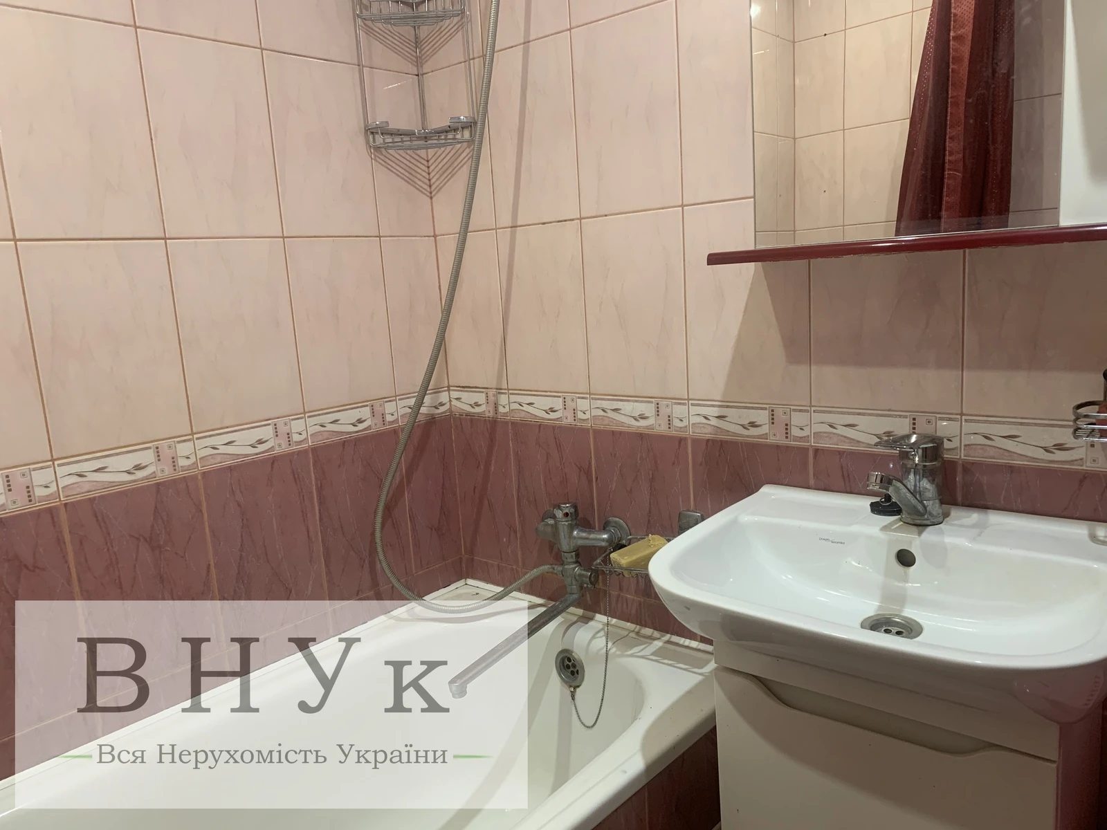 Apartments for sale. 3 rooms, 64 m², 6th floor/10 floors. Kurbasa L. vul., Ternopil. 