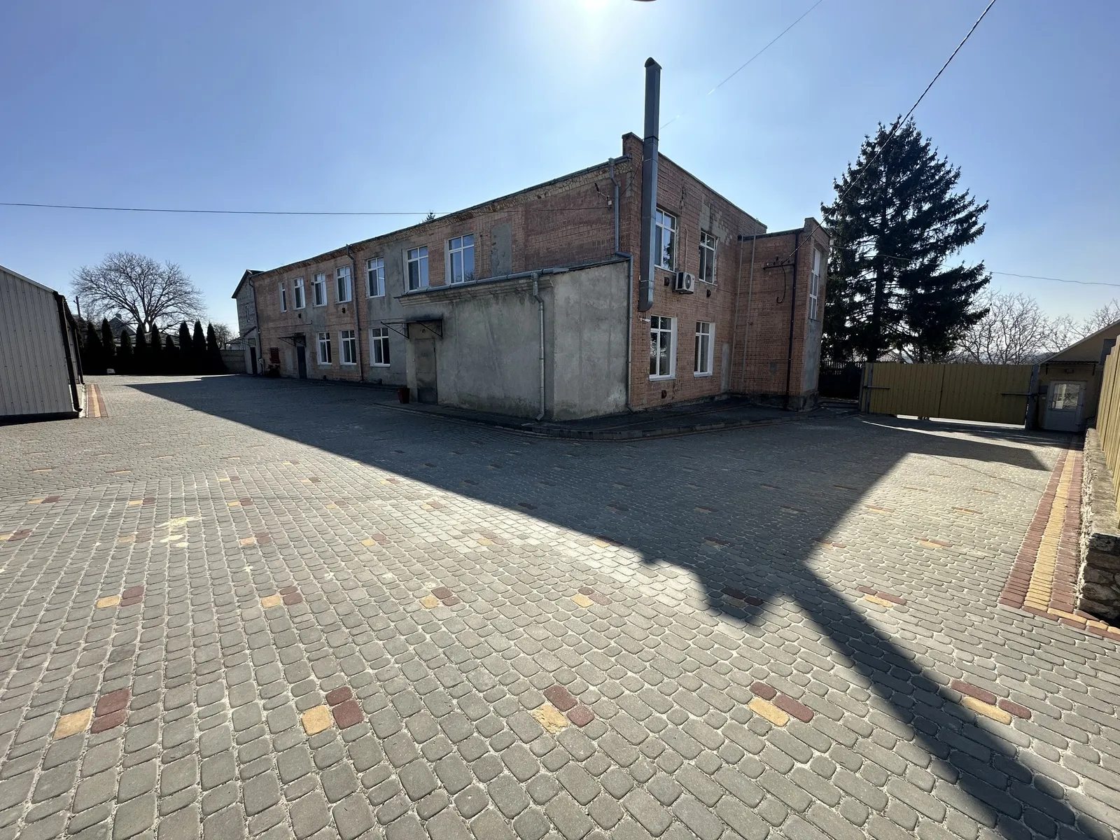 Real estate for sale for commercial purposes. 717 m², 1st floor/2 floors. Hrushevskoho vul., Velyki Birky. 