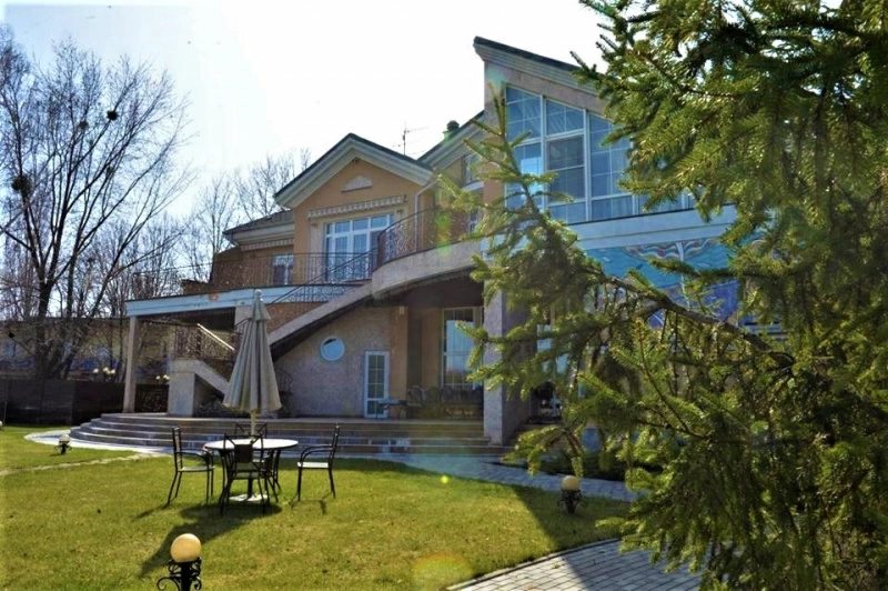 Продажа дома. 11 rooms, 2000 m², 4 floors. 25, Нова, Козин. 