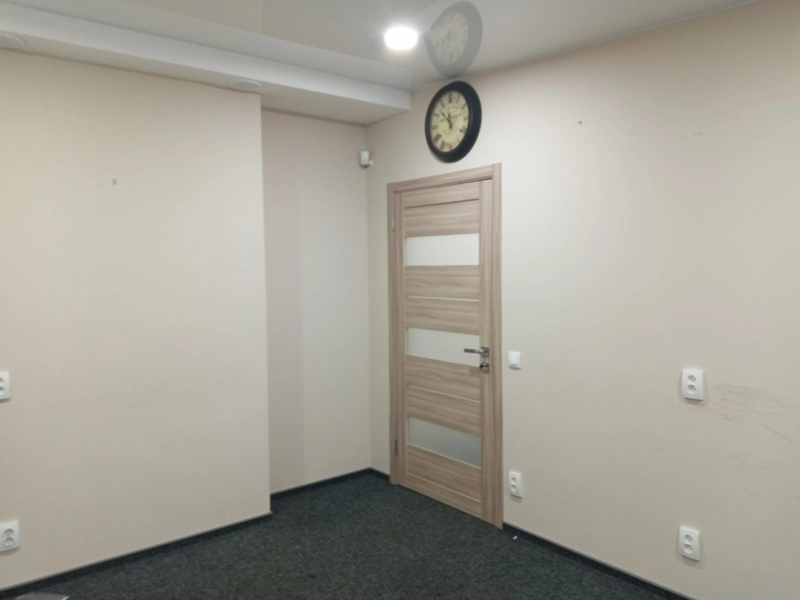 Продам офіс. 80 m², 1st floor/1 floor. Карла Маркса Пр , Дніпро. 