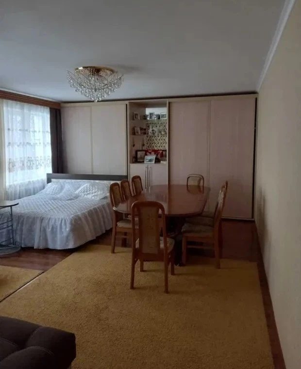 House for sale. 5 rooms, 131 m², 2 floors. 24, Kvitkova, Kamyanets-Podilskyy. 
